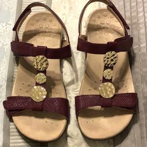 Vionic velcro strap burgandy sandals wm sz 9.5
